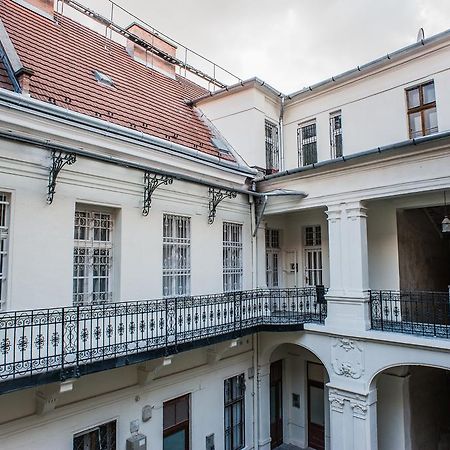 All In Apartman Budapest Bagian luar foto
