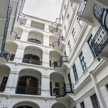 All In Apartman Budapest Bagian luar foto