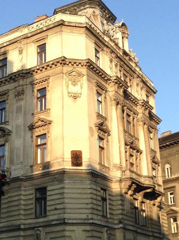 All In Apartman Budapest Bagian luar foto