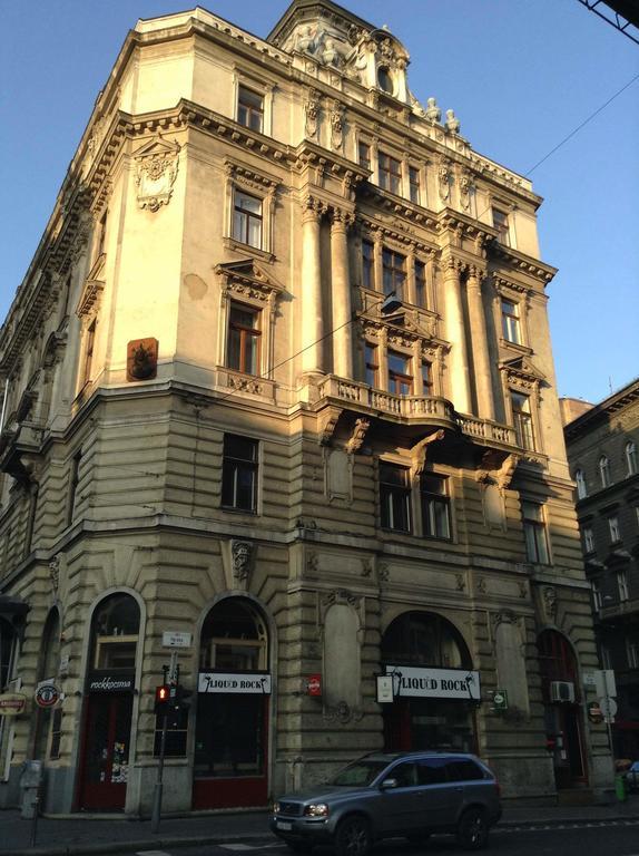 All In Apartman Budapest Bagian luar foto