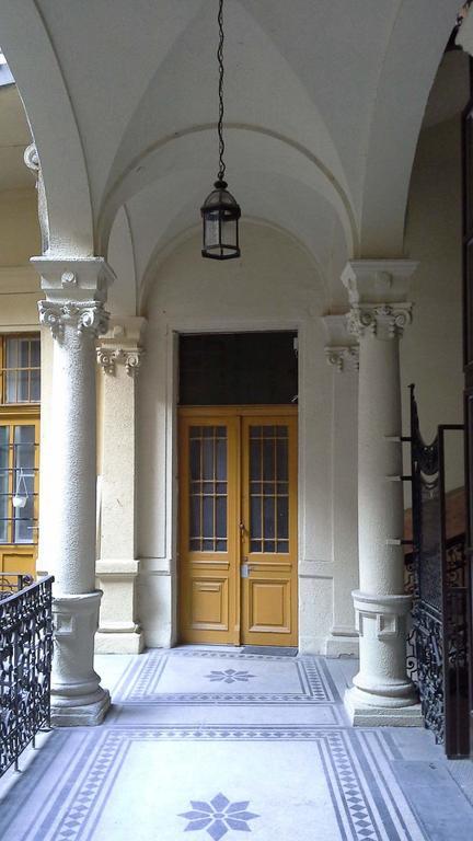 All In Apartman Budapest Bagian luar foto