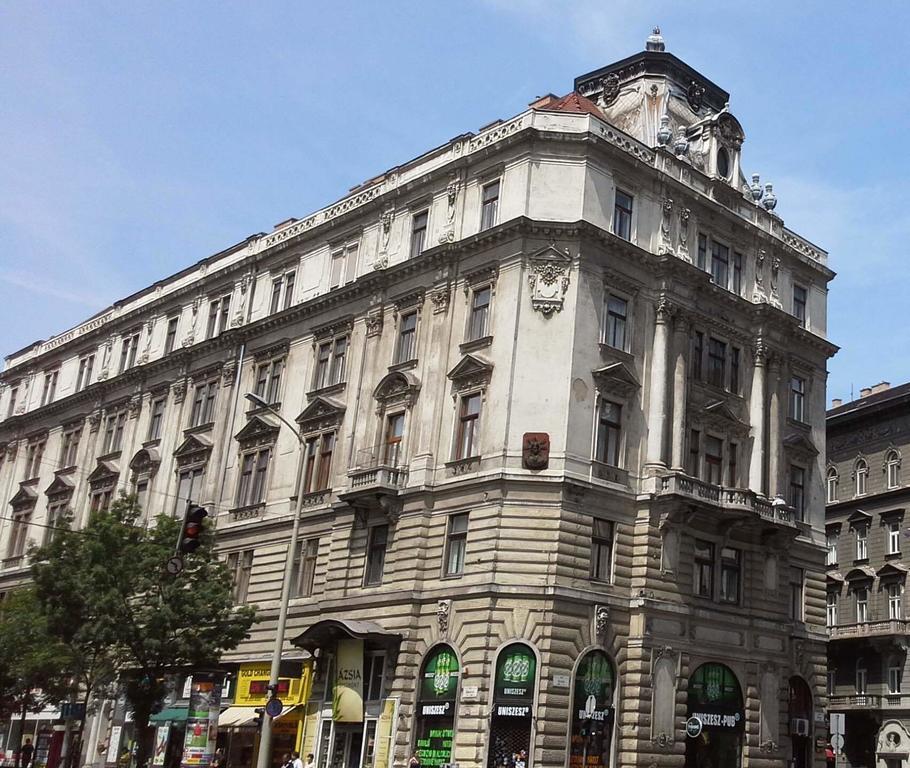 All In Apartman Budapest Bagian luar foto
