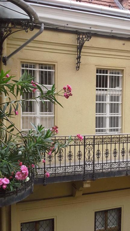 All In Apartman Budapest Bagian luar foto