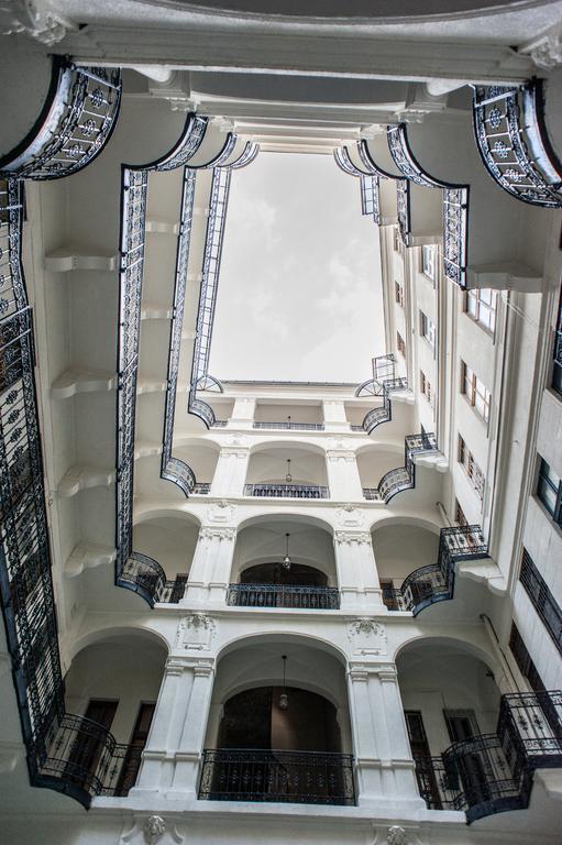 All In Apartman Budapest Bagian luar foto